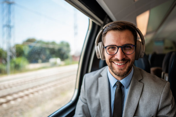 高铁旅行图片下载