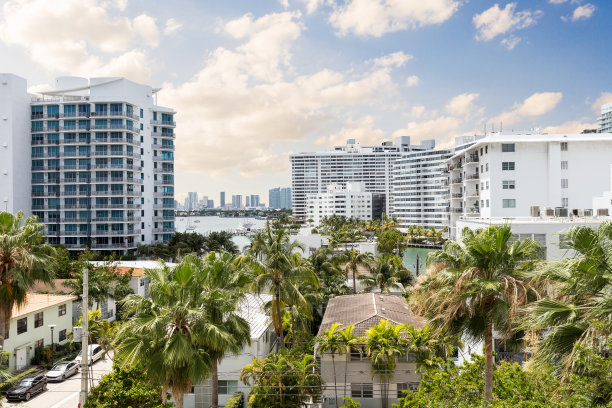 从一栋楼的阳台上拍的图片下载