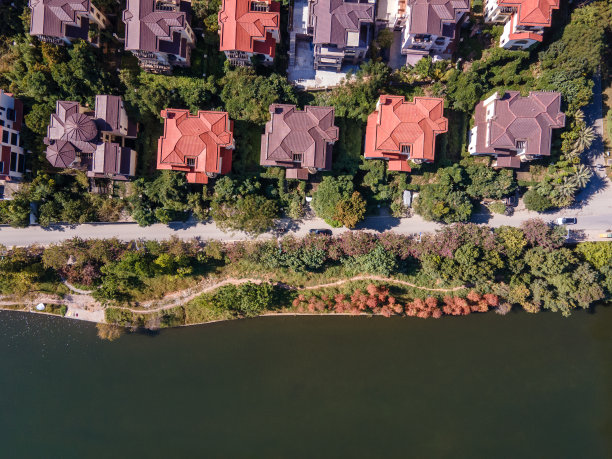 城市河边别墅鸟瞰图图片下载