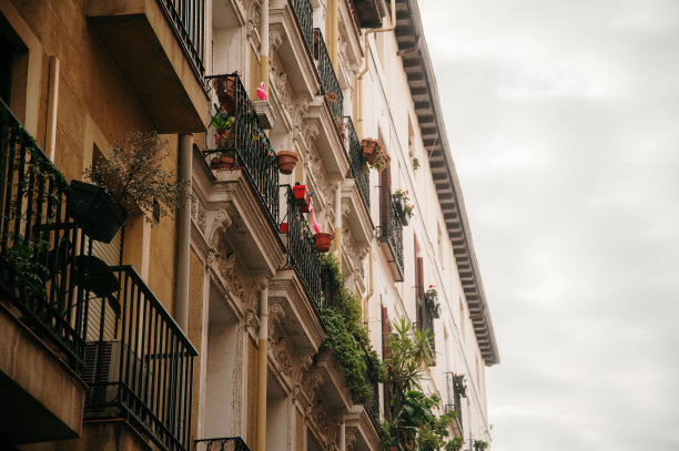 马德里带有阳台的立面图片下载