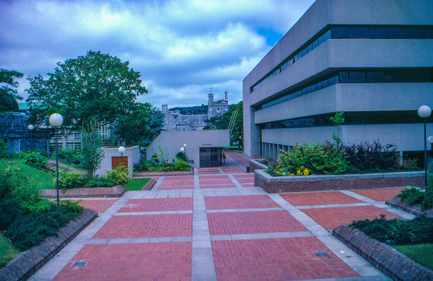 80年代旧正片扫描，科克大学学院图书馆大楼，科克郡，爱尔兰图片下载