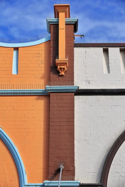 位于曼利郊区的Corso步行街的橘棕色-白色装饰艺术建筑。悉尼-澳大利亚- 526图片下载