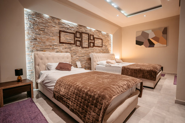 有两张独立床的空卧室图片下载