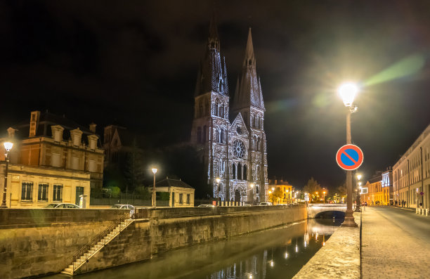 法国香槟酒庄的圣母院图片下载