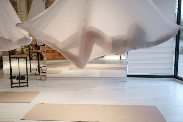 瑜伽室内空气瑜伽及拉伸工作坊图片下载