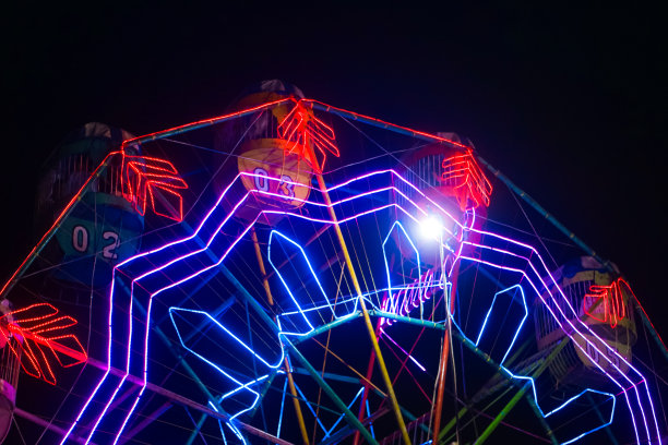 夜间有旋转木马图片下载