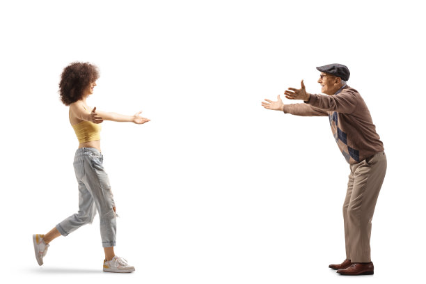 爷爷等着拥抱孙女图片下载