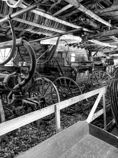 蒙大拿州老式马车的黑白图像图片下载