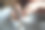 手女陶艺家工作旋转陶工轮水平墙粘土容器的特写图片下载