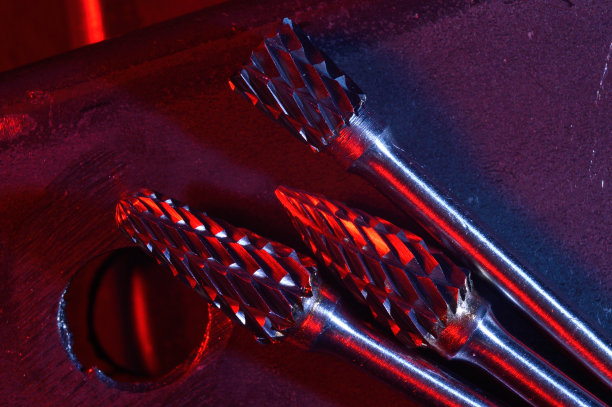 碳化钨刀具的背景金属坯料。特写镜头。图片下载