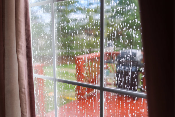 经过专业电力清洗的窗户图片下载