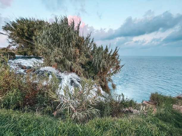 暴风雨的流图片下载