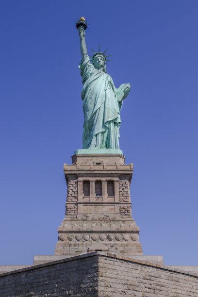 The Statue of Liberty (La Liberté éclairant le monde), Liberty Island, New York City, United States.图片下载