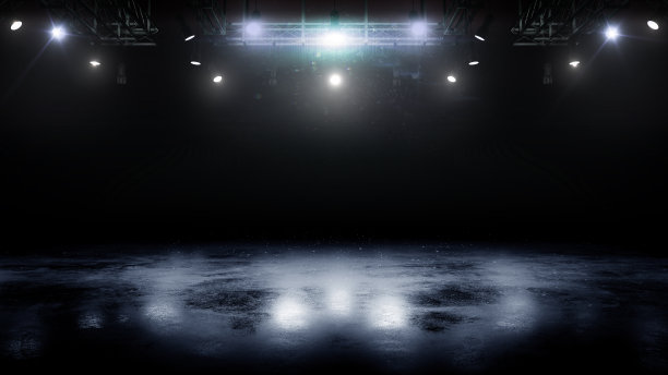 蓝色的冰地板纹理和薄雾。冰雪背景。被聚光灯照亮的空冰场。现场照明图片下载