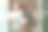女性，肖像和广告开放标志，瑜伽工作室和健身俱乐部，健康的生活方式和老年保健。快乐的老妇人站在健身房门口，健身和培训中心的营销标志图片下载