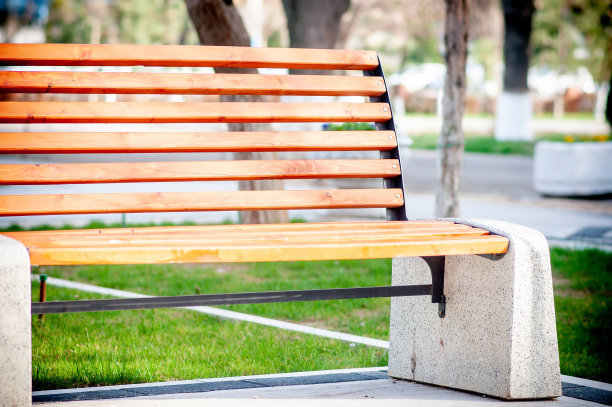 城市中现代的户外长椅。没有人图片下载