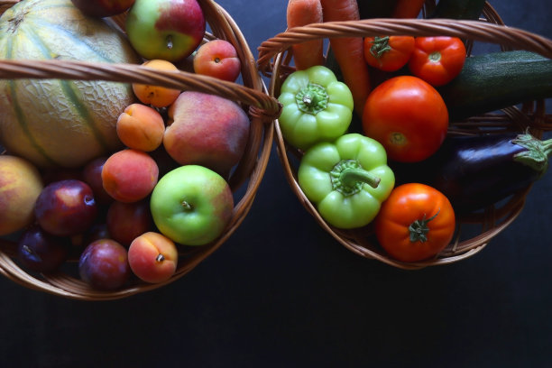 装有健康食物的篮子图片下载