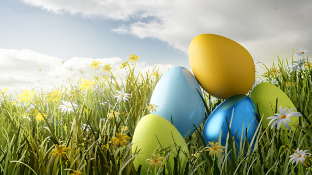 在春天的草地上装饰复活节彩蛋图片下载