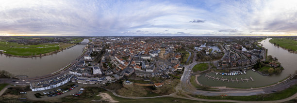 城市发展与住房短缺与工程概念。图片下载