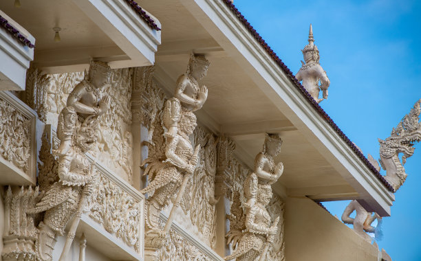 泰国春丰省的白色寺庙图片下载