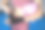 女子拳击比赛中，女拳击手手持粉色拳击手套，手缠绷带以防受伤图片下载