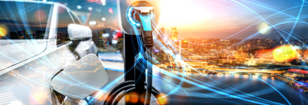 电动汽车充电站以绿色能源和可持续能源生产的生态电力为概念，供应给充电站，以减少二氧化碳排放。图片下载