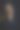一个美丽的金发女人的肖像谁看起来好奇侧倾斜她的头图片下载