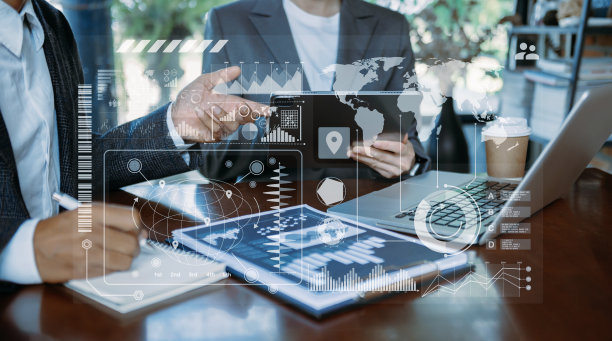 财务报告数据的业务运营资产负债表和损益表和图表作为金融科技的概念。业务团队会议。数码平板电脑和笔记本电脑。图片下载