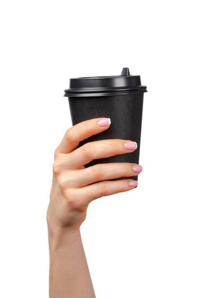 女性手握一次性咖啡杯隔离在白色上图片下载
