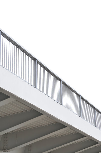 钢梁桥跨，蓝灰色金属柱轨，现代现代工业立交桥，大细节垂直孤立特写，空白空白白色复制空间，递减视角，从下看图片下载