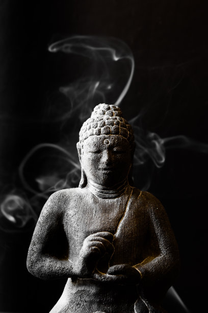 祈祷室里的佛像。图片下载