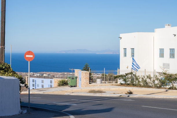 希腊南爱琴海群岛圣托里尼岛附近的Pyrgos Kallistis附近没有入口标志图片下载