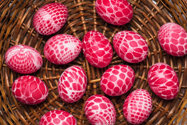 复活节彩蛋。粉色复活节彩蛋图片下载