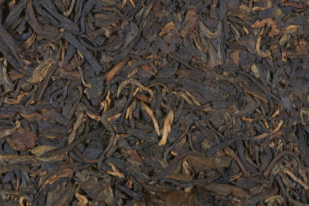 中国黑茶孤立在白色背景上。图片下载