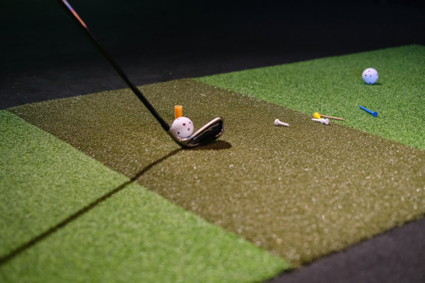 准备打高尔夫球图片下载
