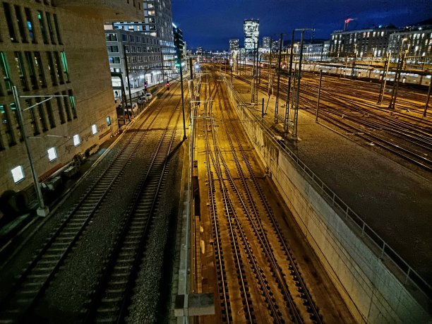 夜间铁路轨道图片下载