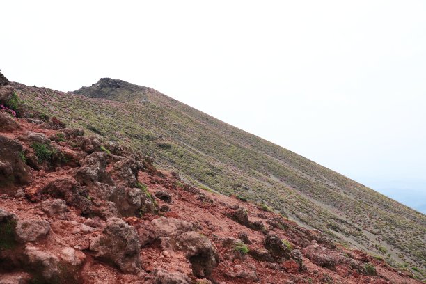 感到恐惧的活火山斜坡图片下载