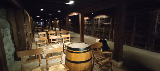 地窖里图片下载