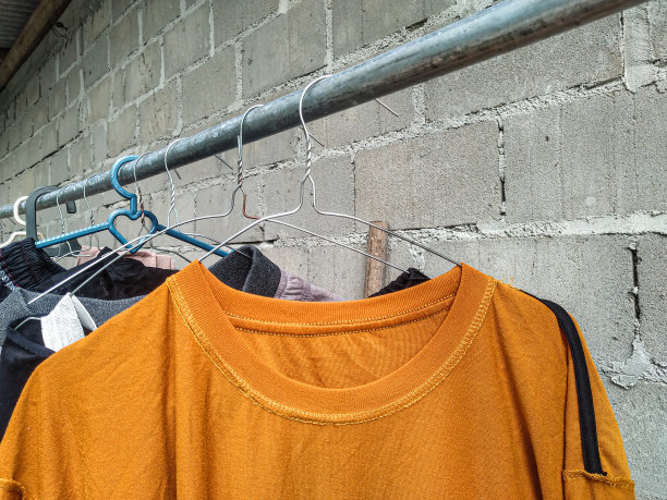 晾干湿衣服图片下载