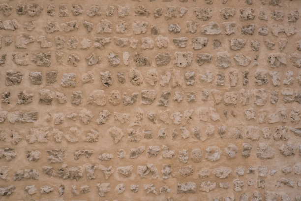 阿拉伯联合酋长国沙迦酋长国的传统石头、珊瑚和土坯墙。这种手工粉刷的墙壁在阿拉伯湾用来自沙漠和海洋的材料制作了几个世纪图片下载