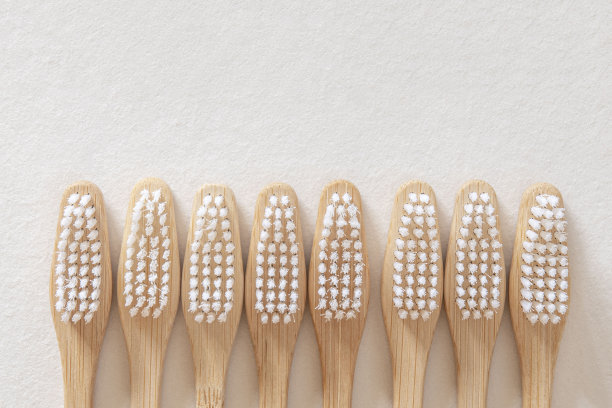 几把竹子做的牙刷图片下载