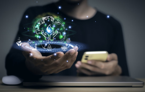 代表爱、温暖的图标，发送给爱人或家人，笔记本电脑上的社交媒体互动，信息，电子邮件，评论，商人在手机上的屏幕设备上工作，互联网数字营销。图片下载