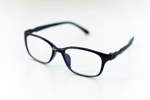 黑边白底眼镜图片下载