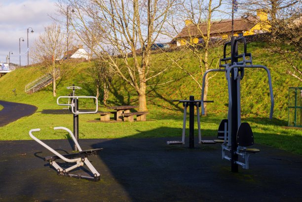 公共体育馆，鼓励人们锻炼身体，促进健康，图片下载