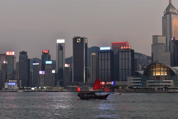 红色帆船2图片下载