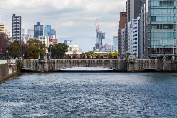 大阪市中之岛田笠江上的Yodoyabashi桥图片下载