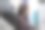 青少年女孩在浴室用吹风机吹干头发图片下载
