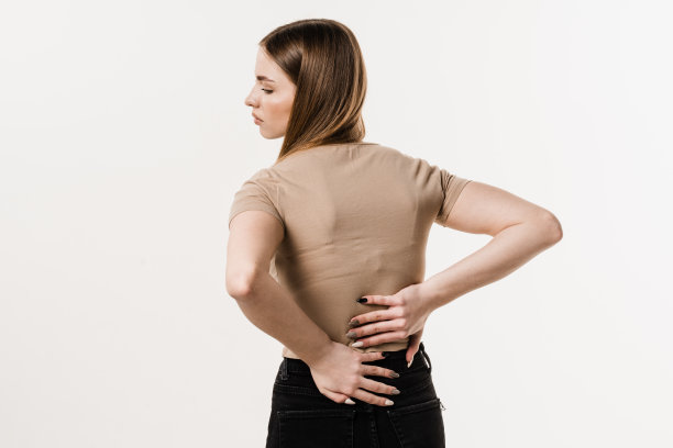 脊柱侧弯是脊柱的侧曲。Rachiocampsis bachache的女孩。风湿病和关节炎。图片下载