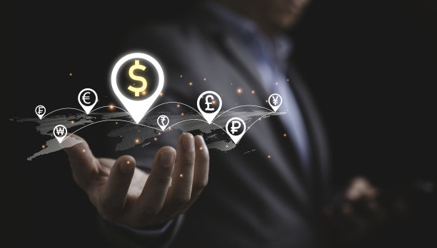 全球货币兑换和外汇概念，商人手握世界与虚拟线效应和美元人民币日元欧元和英镑符号与复制空间。图片下载
