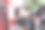 汽车加油站加油站一位可爱的女士站在那里，微笑着给油嘴加油。运输图片下载